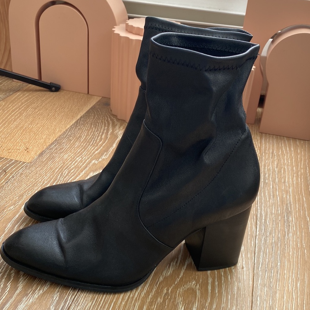 Intentionally Bank Janet Boot Size 9